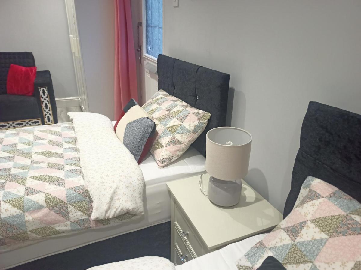 Homey Studio In Newport Perfect For Couples & Travelers Exterior foto