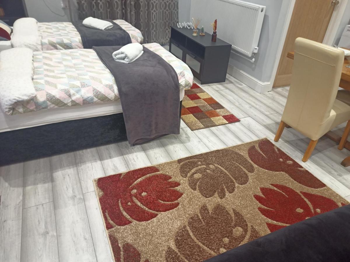 Homey Studio In Newport Perfect For Couples & Travelers Exterior foto