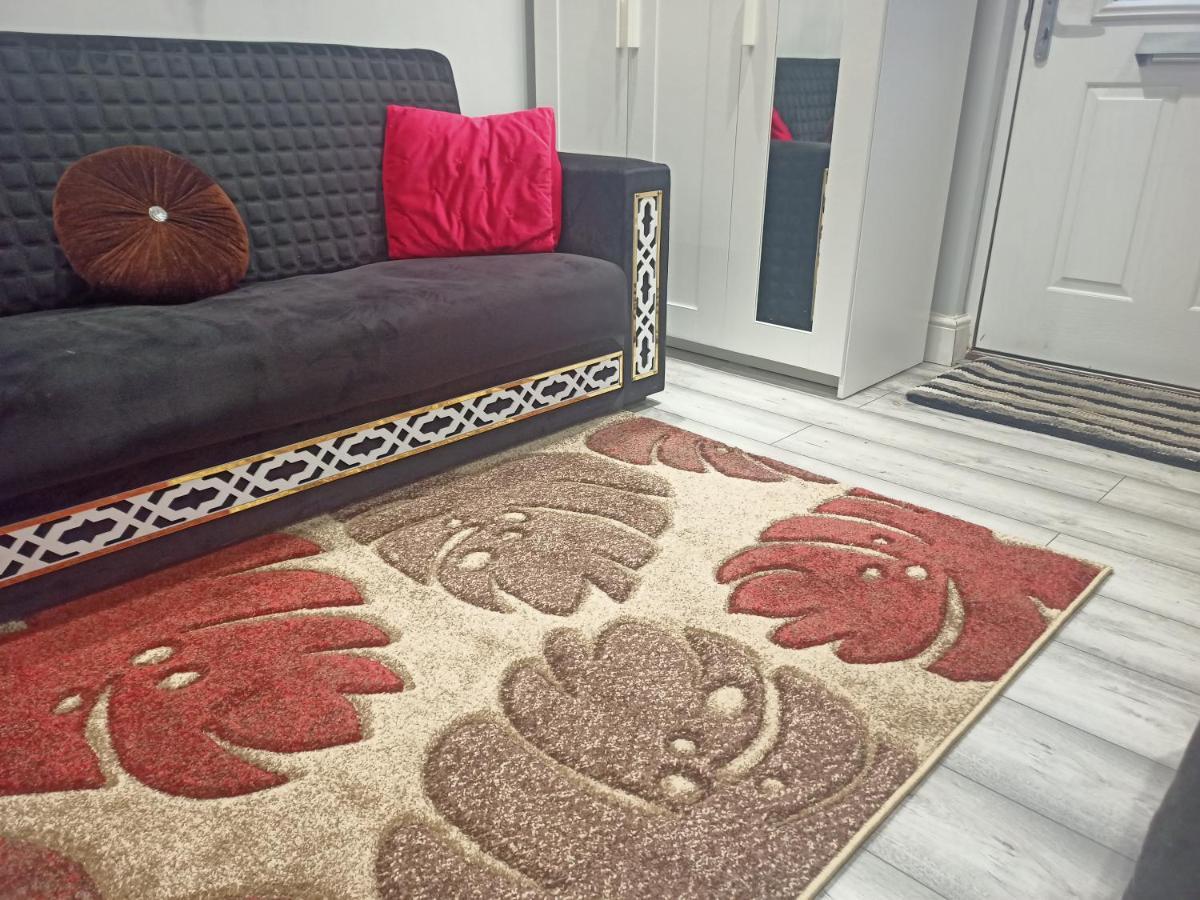 Homey Studio In Newport Perfect For Couples & Travelers Exterior foto